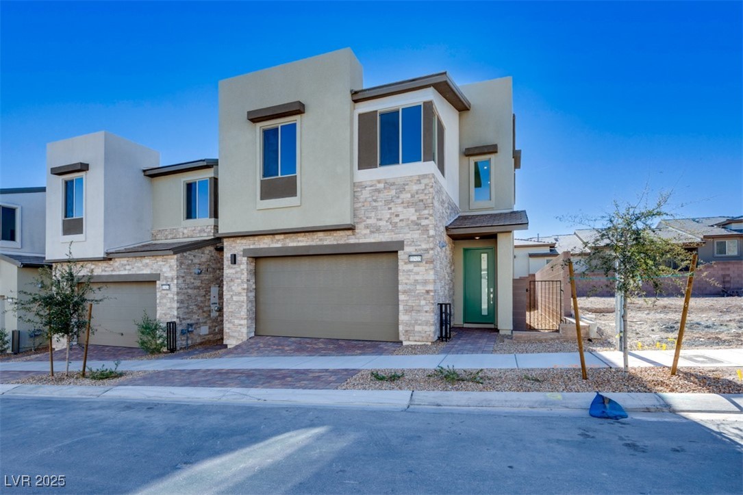 11935 Angle Cliff Avenue