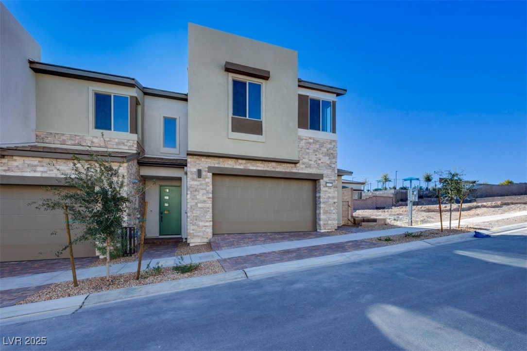 11935 Angle Cliff Avenue