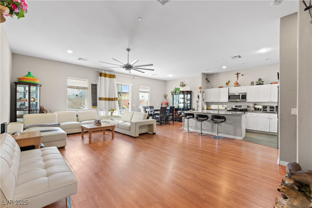 6458 Cinnamon Hazlenut Street