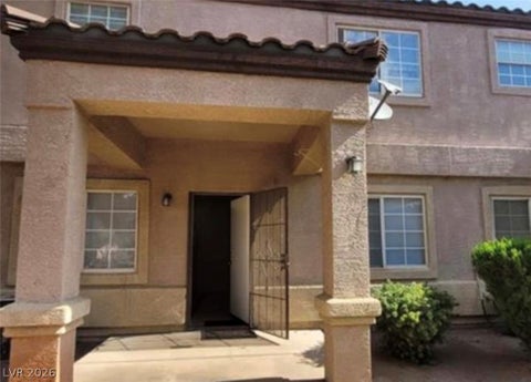 Townhouse For Sale - 2501 Charleville Avenue #104<br/> Clark County, Las Vegas, NV 89106