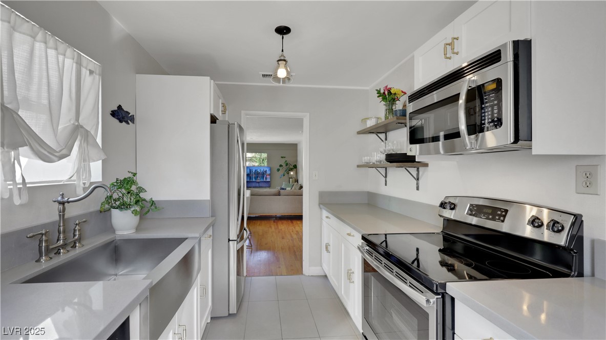 Las Vegas, Nevada 89102, United States, 2 Bedrooms Bedrooms, ,1 BathroomBathrooms,Residential,Active,235760