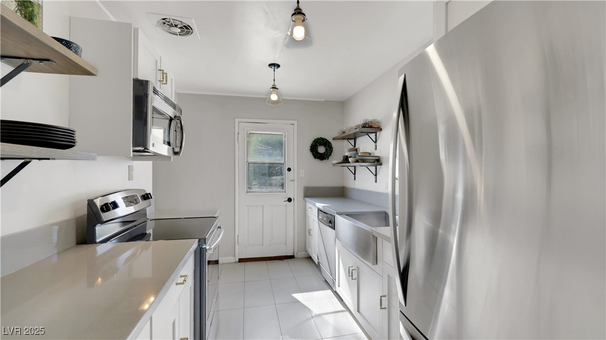 Las Vegas, Nevada 89102, United States, 2 Bedrooms Bedrooms, ,1 BathroomBathrooms,Residential,Active,235760