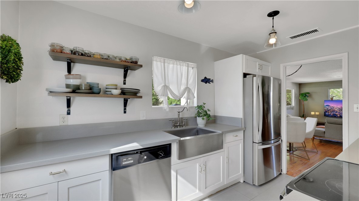 Las Vegas, Nevada 89102, United States, 2 Bedrooms Bedrooms, ,1 BathroomBathrooms,Residential,Active,235760