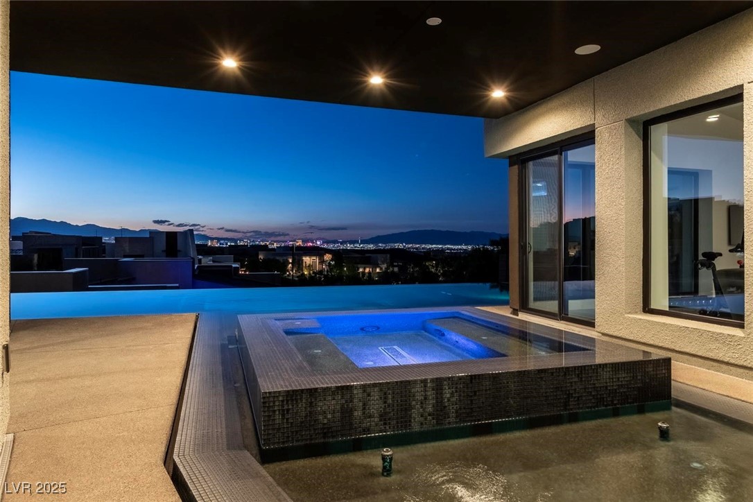 2208 Overlook Canyon Lane