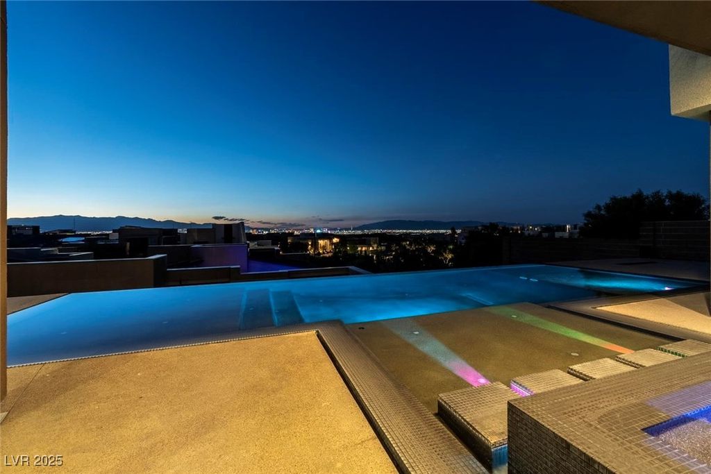 Photo of 2208 Overlook Canyon Lane, Henderson, NV 89052 (MLS # 2721379)