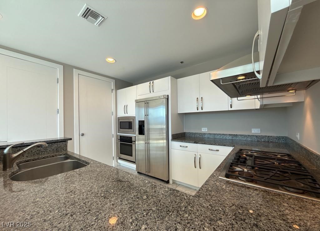 4525 Dean Martin Drive 2704