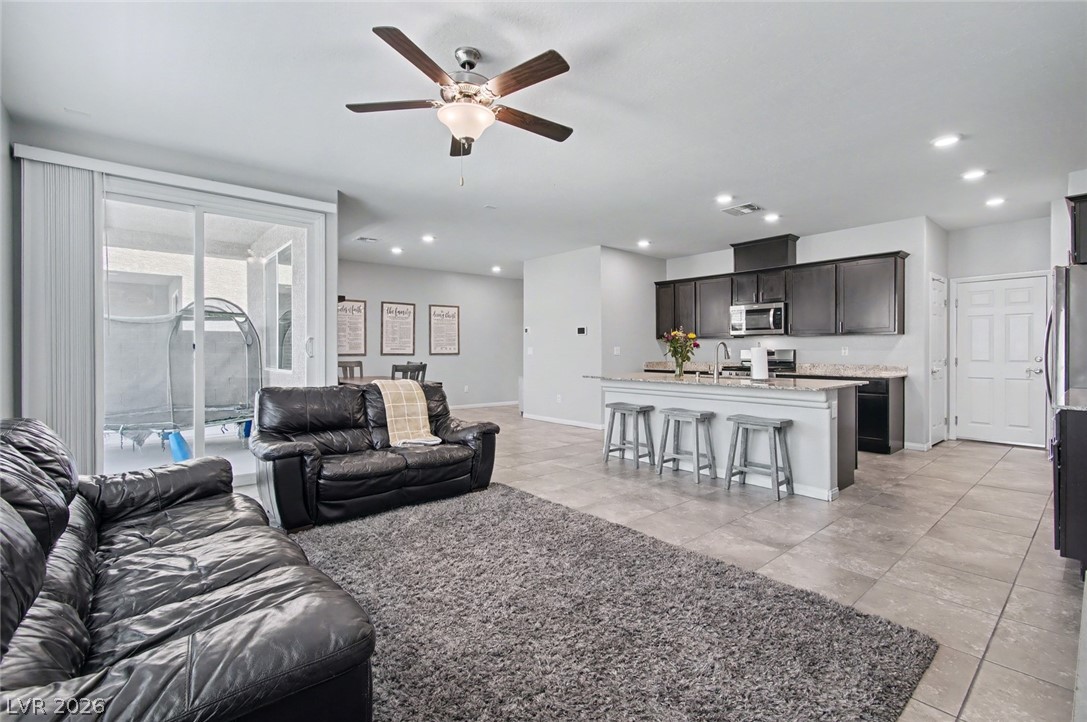 7333 Dazzle Point Street