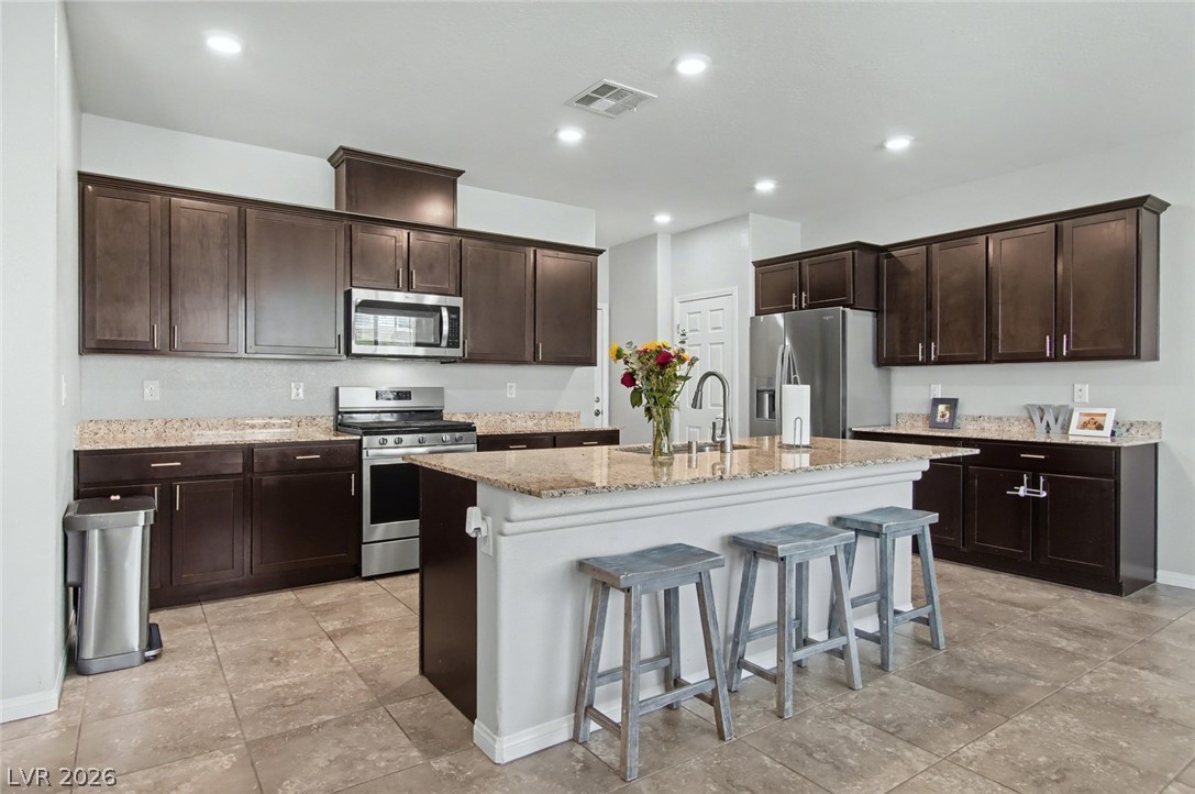 7333 Dazzle Point Street