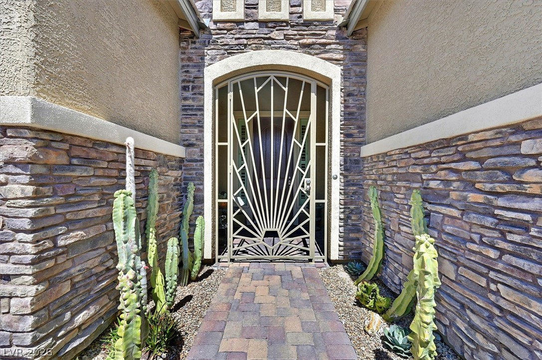 9812 Guiding Light Avenue