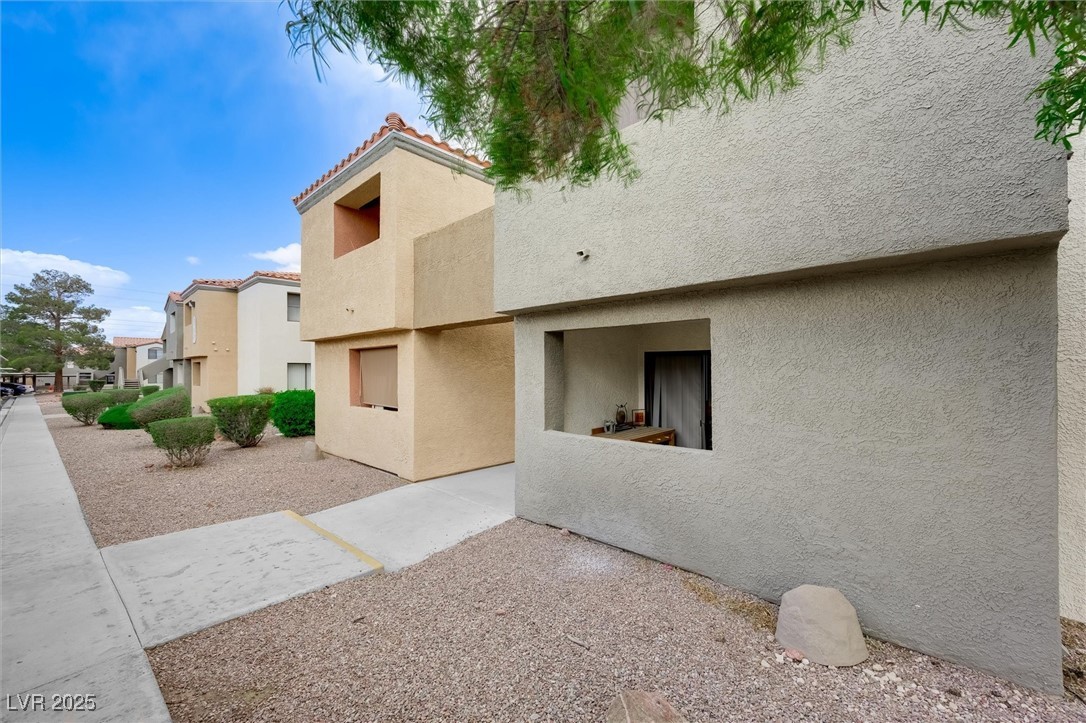 Las Vegas, Nevada 89128, United States, 2 Bedrooms Bedrooms, ,2 BathroomsBathrooms,Residential,Pending,96436