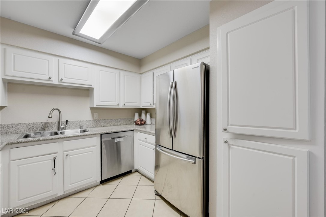 Las Vegas, Nevada 89128, United States, 2 Bedrooms Bedrooms, ,2 BathroomsBathrooms,Residential,Pending,96436