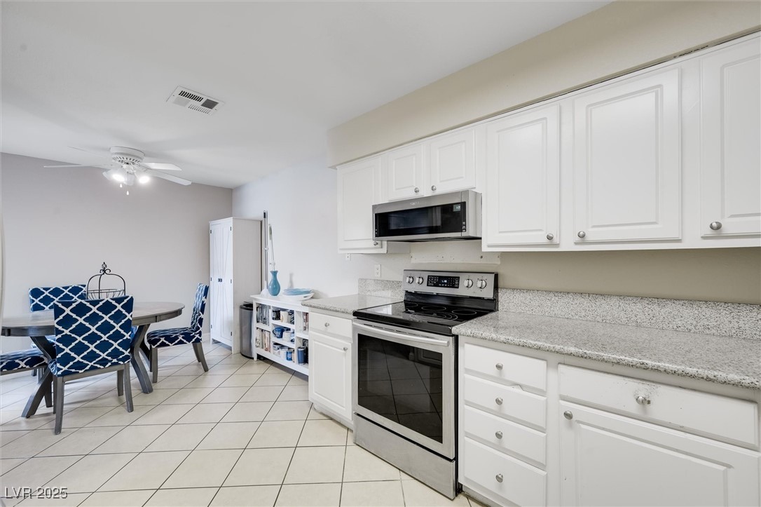 Las Vegas, Nevada 89128, United States, 2 Bedrooms Bedrooms, ,2 BathroomsBathrooms,Residential,Pending,96436