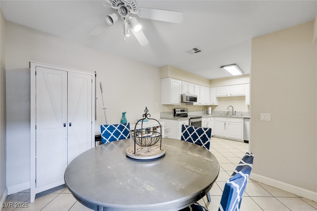 Las Vegas, Nevada 89128, United States, 2 Bedrooms Bedrooms, ,2 BathroomsBathrooms,Residential,Pending,96436