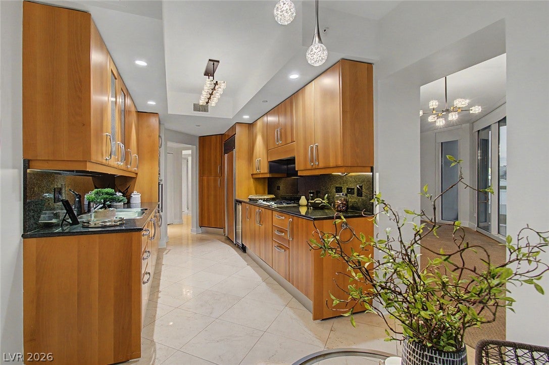 2877 Paradise Road 906