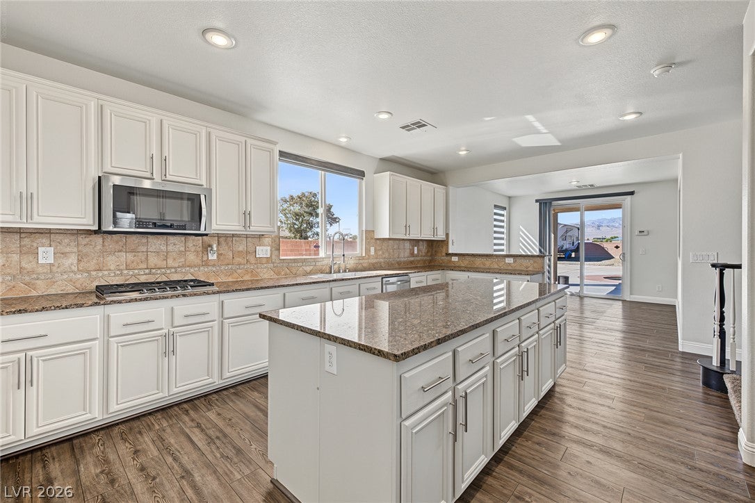 5528 Ambrosia Stream Avenue
