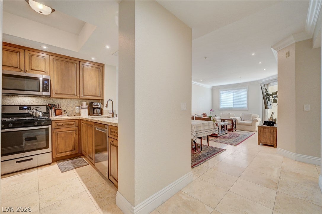 230 E Flamingo Road 106