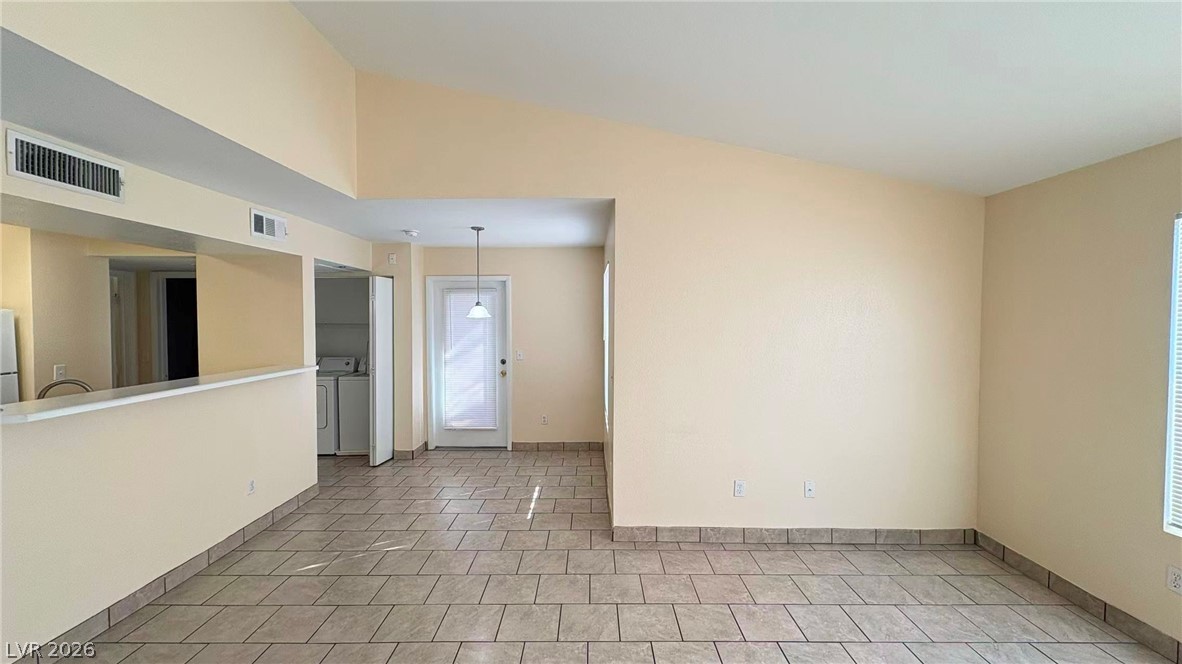 1150 N Buffalo Drive 2072