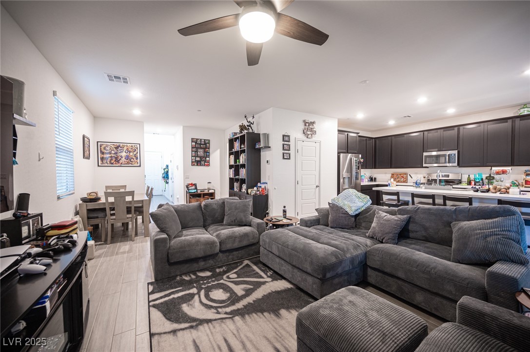 3746 Bright Aquarius Lane, Henderson, Nevada image 13