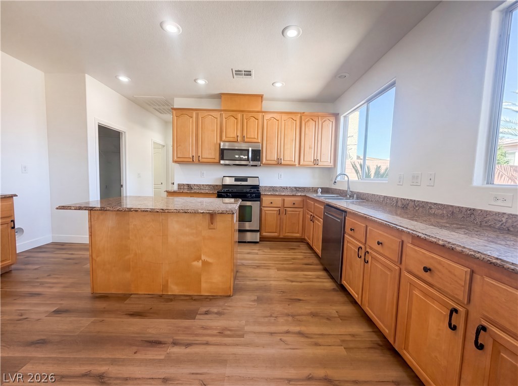 6224 Silver Edge Street