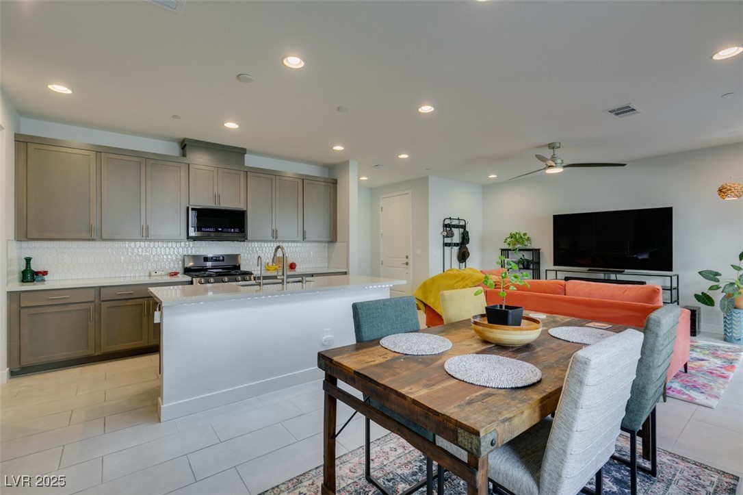 Las Vegas, Nevada 89143, United States, 4 Bedrooms Bedrooms, ,3 BathroomsBathrooms,Residential,Active,190695