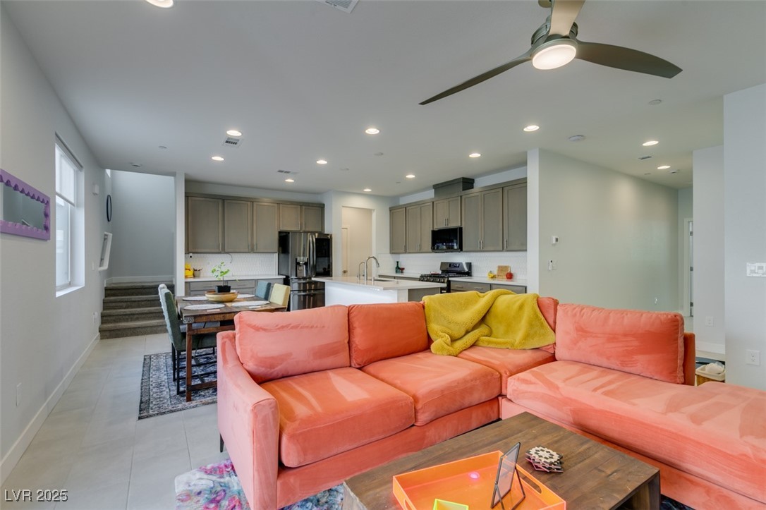 Las Vegas, Nevada 89143, United States, 4 Bedrooms Bedrooms, ,3 BathroomsBathrooms,Residential,Active,190695