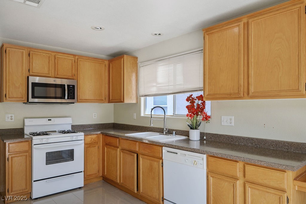 Las Vegas, Nevada 89123, United States, 3 Bedrooms Bedrooms, ,2 BathroomsBathrooms,Residential,Pending,125540