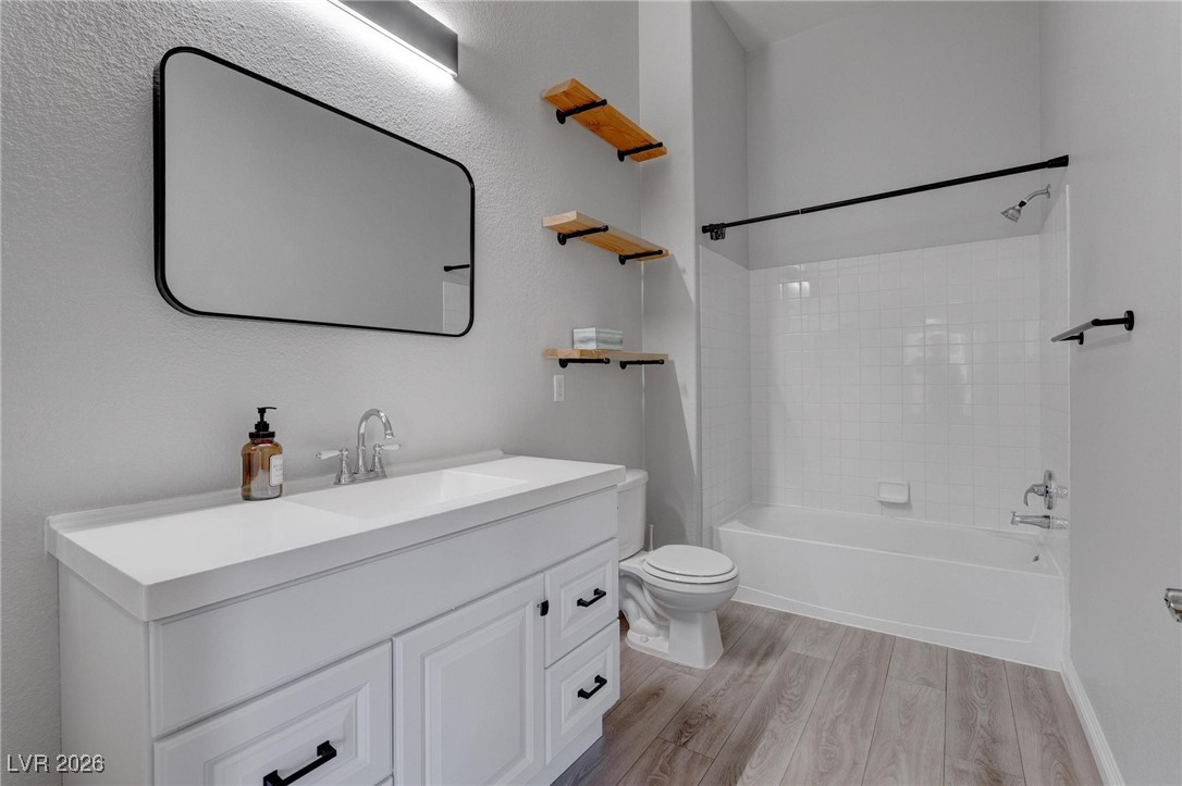 2305 W Horizon Ridge Parkway 3921