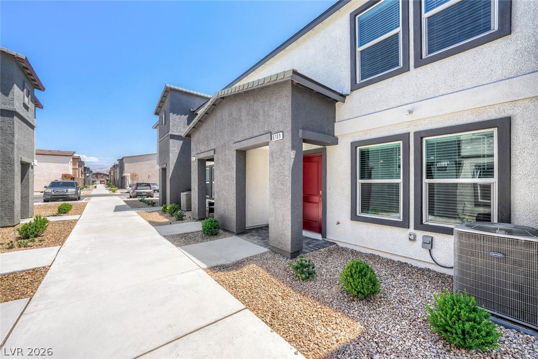 6109 Hibiscus Garden Street