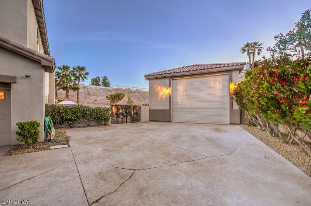 2849 Soaring Peak Avenue