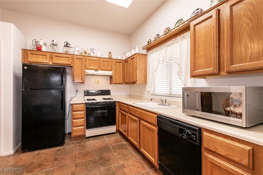 Henderson, Nevada 89012, United States, 2 Bedrooms Bedrooms, ,2 BathroomsBathrooms,Residential,Pending,11826