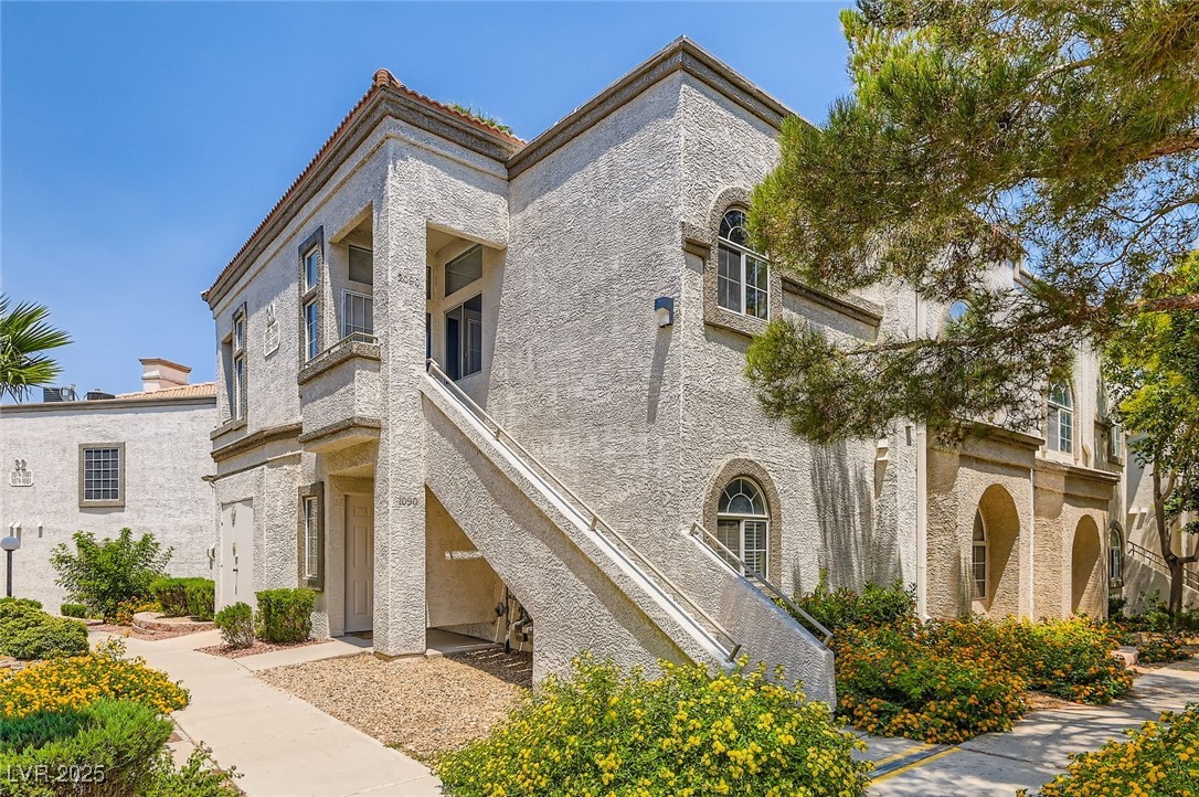 Properties 1 3125 N Buffalo Drive 1090