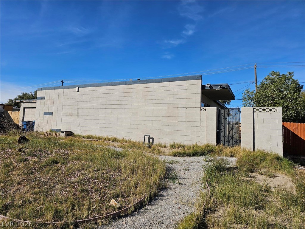 1074 King Richard Avenue