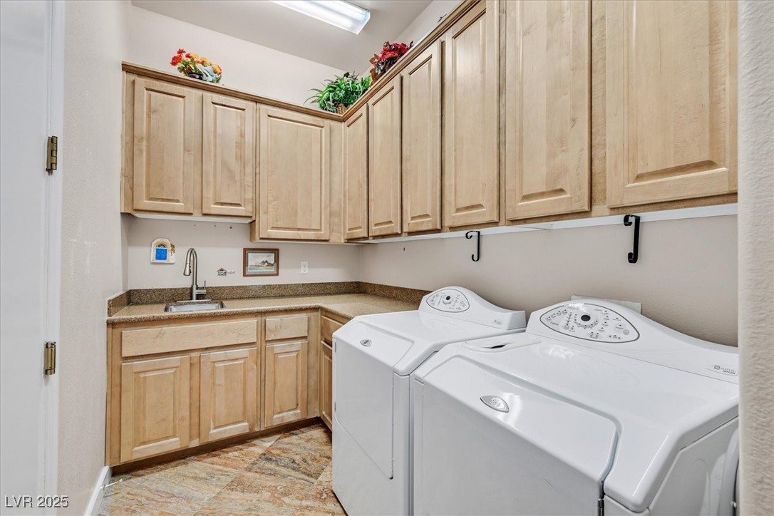 Henderson, Nevada 89052, United States, 3 Bedrooms Bedrooms, ,3 BathroomsBathrooms,Residential,Active,193415