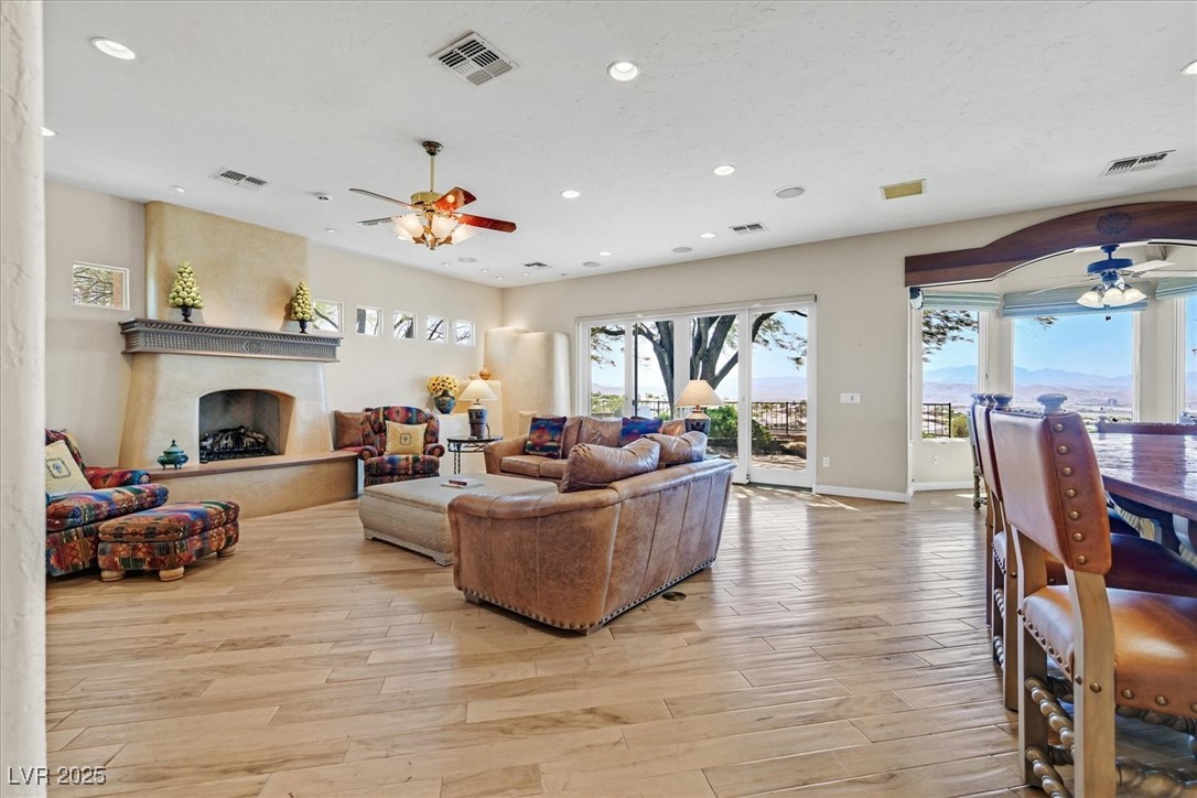 Henderson, Nevada 89052, United States, 3 Bedrooms Bedrooms, ,3 BathroomsBathrooms,Residential,Active,193415