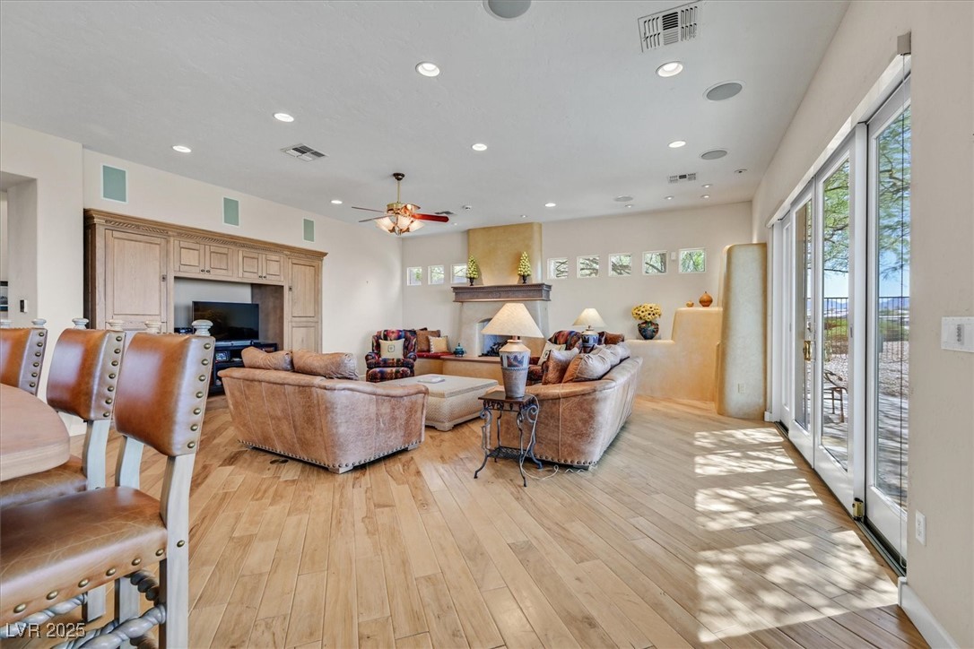 Henderson, Nevada 89052, United States, 3 Bedrooms Bedrooms, ,3 BathroomsBathrooms,Residential,Active,193415