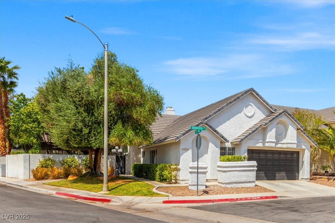 2513 Aberdeen Lane, Henderson, Nevada image 2