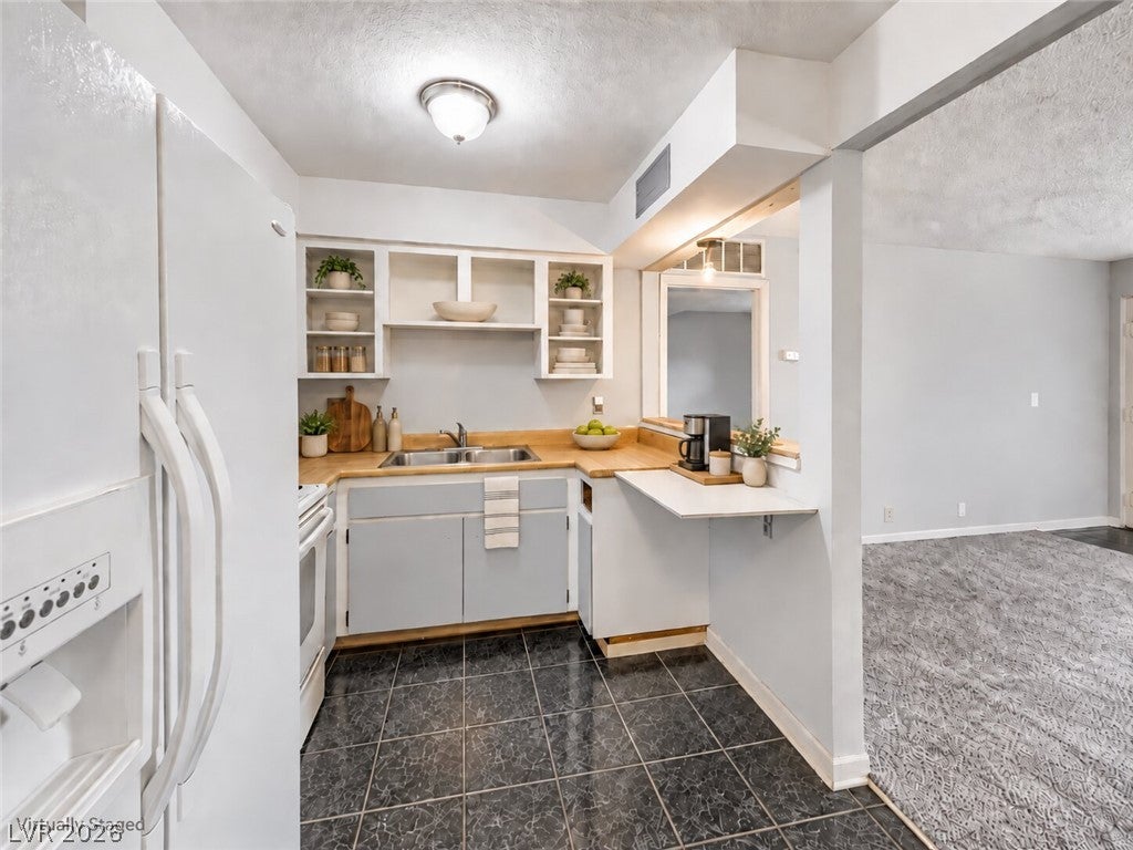 615 S Royal Crest Circle 16