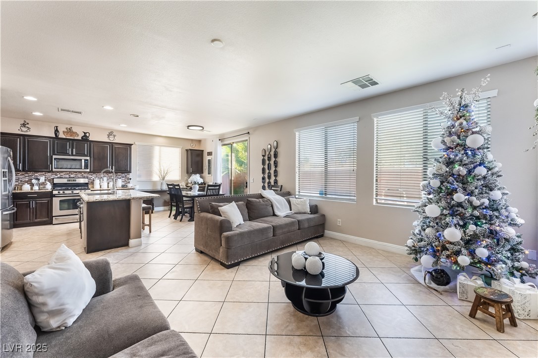 5837 Gold Horizon Street