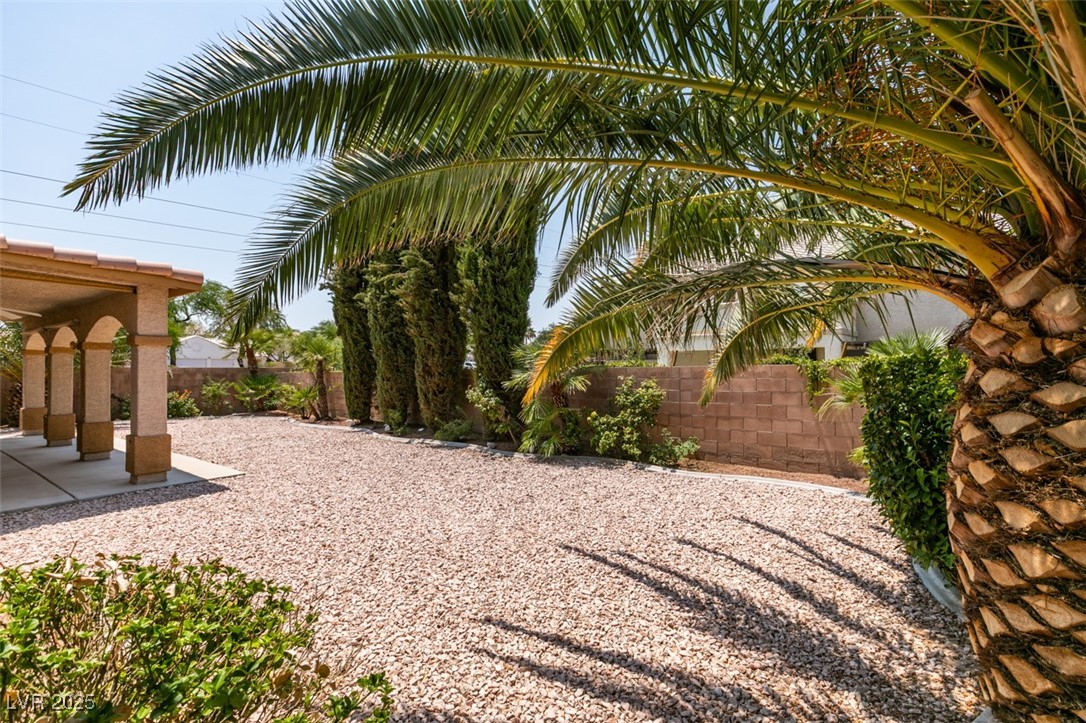 Henderson, Nevada 89074, United States, 4 Bedrooms Bedrooms, ,4 BathroomsBathrooms,Residential,Active,251574