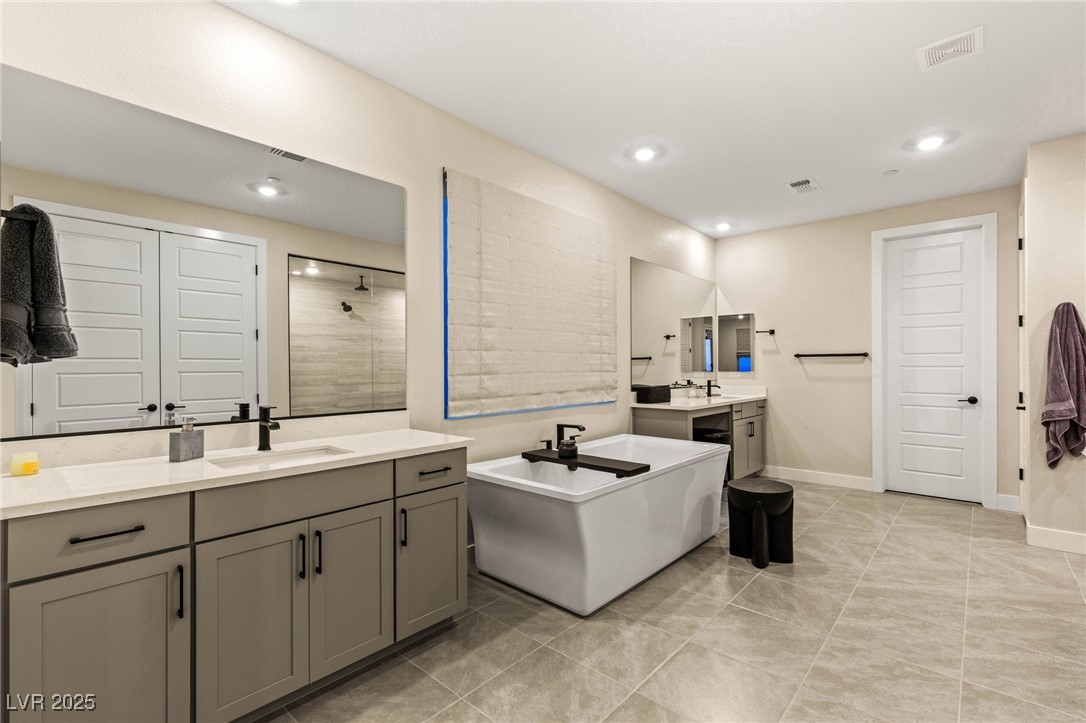 Las Vegas, Nevada 89138, United States, 5 Bedrooms Bedrooms, ,5 BathroomsBathrooms,Residential,Active,247655