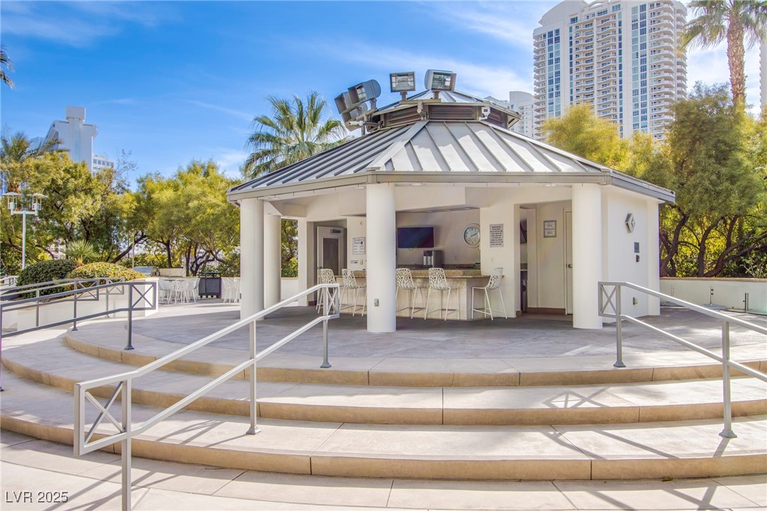 Properties 2 222 Karen Avenue 3108