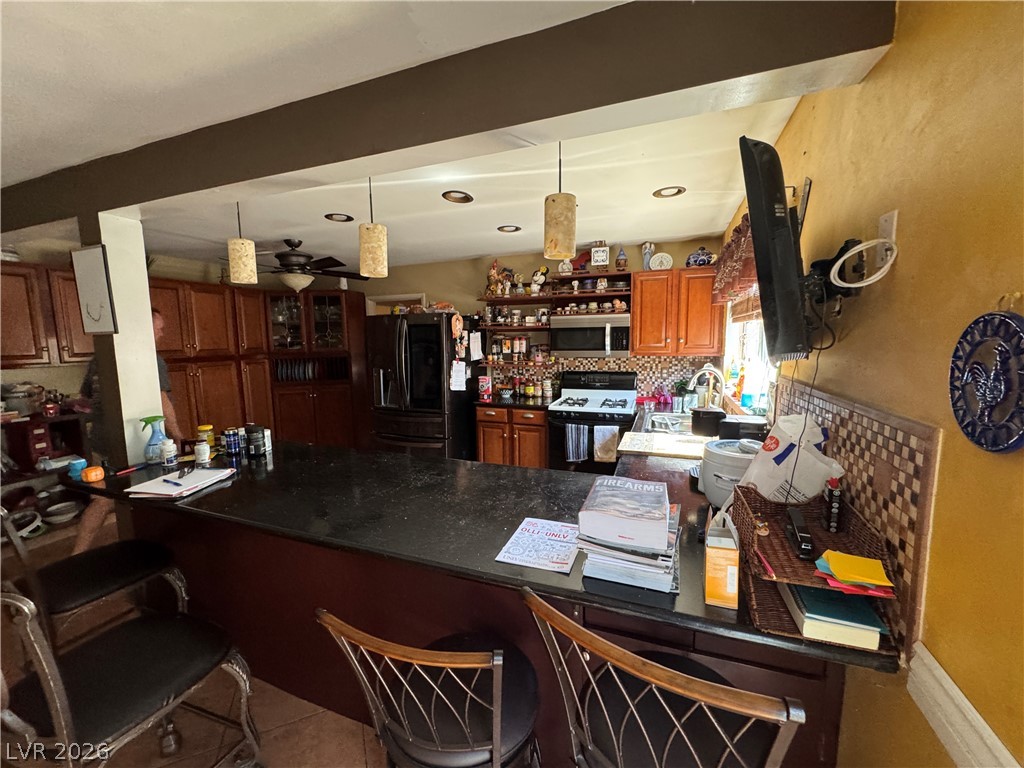 Properties 2 314 Encima Court