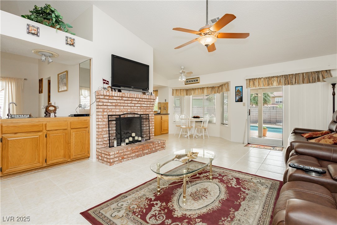 Las Vegas, Nevada 89117, United States, 3 Bedrooms Bedrooms, ,2 BathroomsBathrooms,Residential,Active,124324