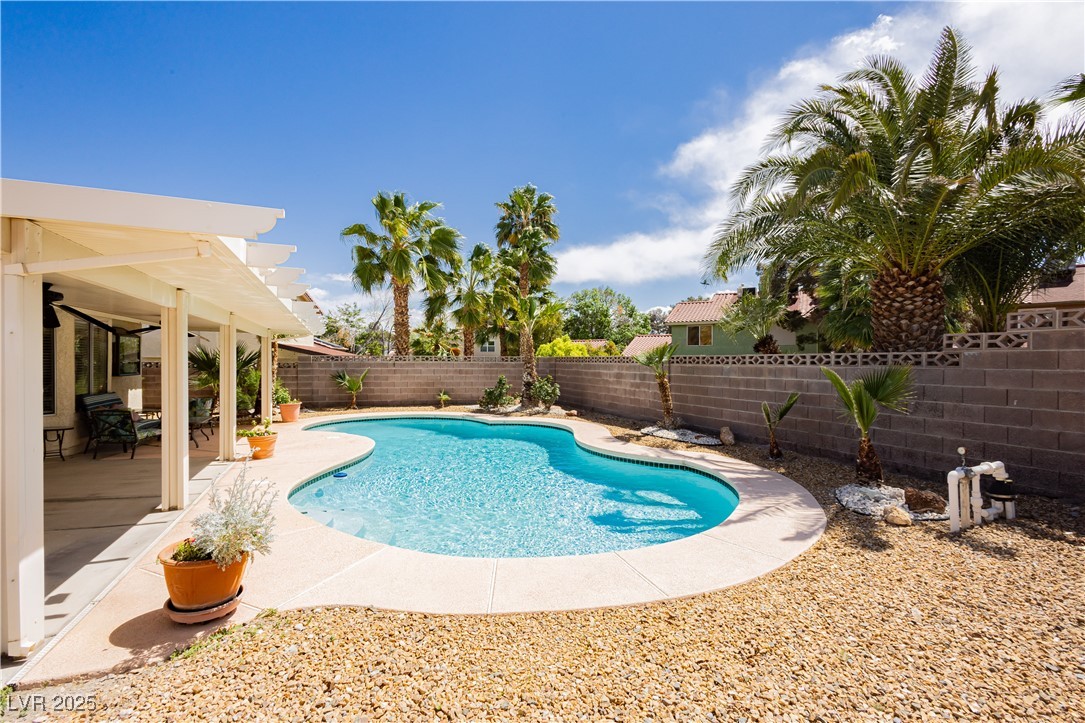 Las Vegas, Nevada 89117, United States, 3 Bedrooms Bedrooms, ,2 BathroomsBathrooms,Residential,Active,124324