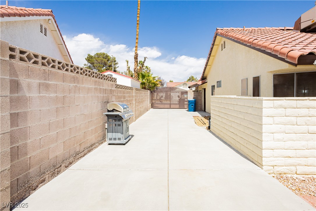 Las Vegas, Nevada 89117, United States, 3 Bedrooms Bedrooms, ,2 BathroomsBathrooms,Residential,Active,124324