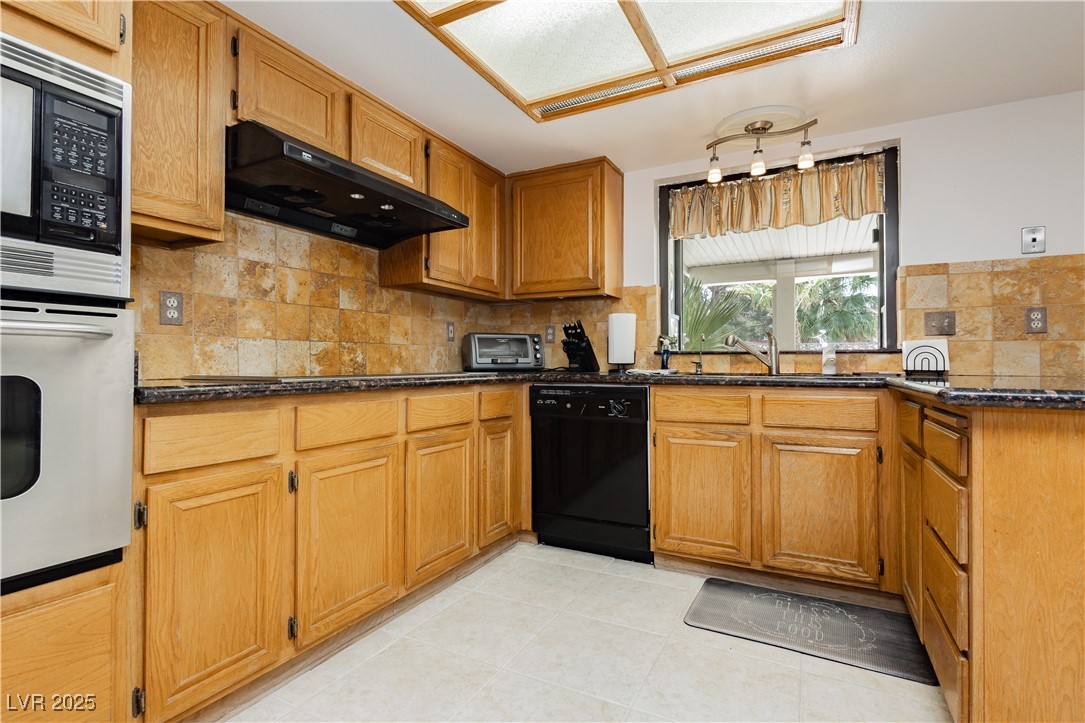 Las Vegas, Nevada 89117, United States, 3 Bedrooms Bedrooms, ,2 BathroomsBathrooms,Residential,Active,124324