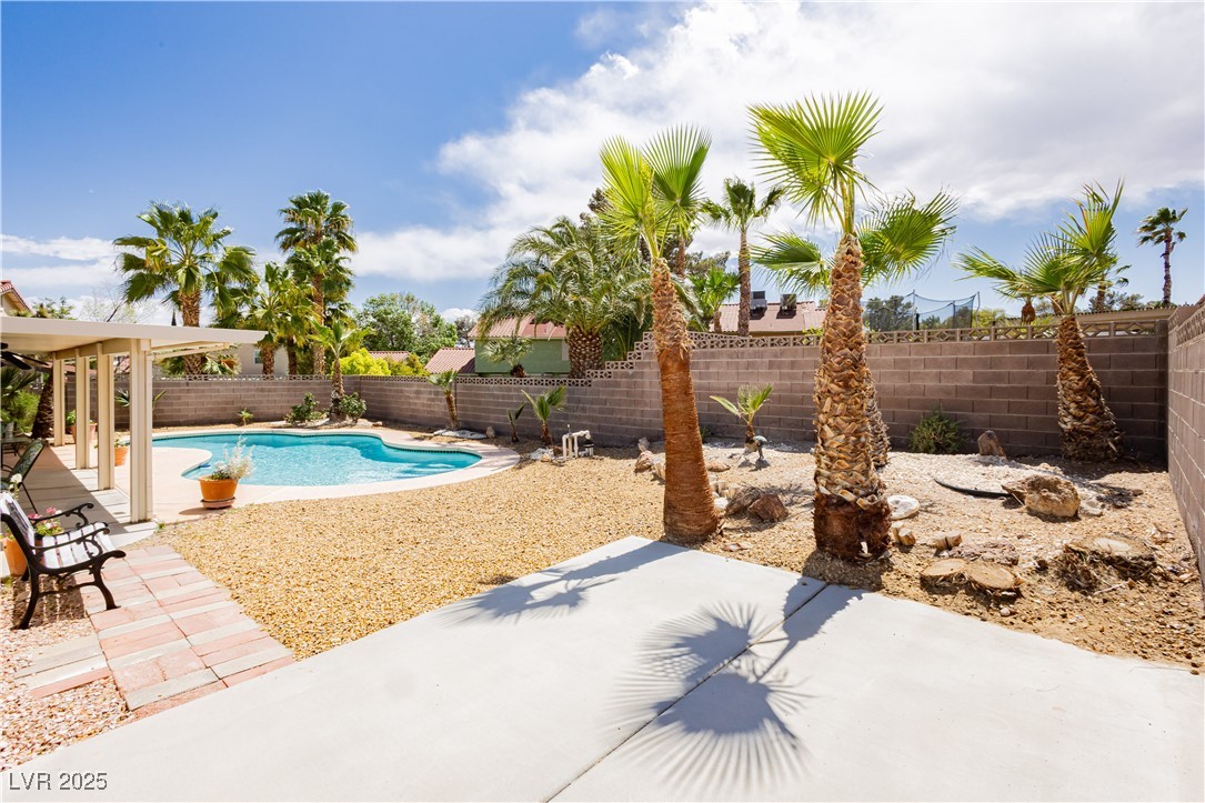 Las Vegas, Nevada 89117, United States, 3 Bedrooms Bedrooms, ,2 BathroomsBathrooms,Residential,Active,124324