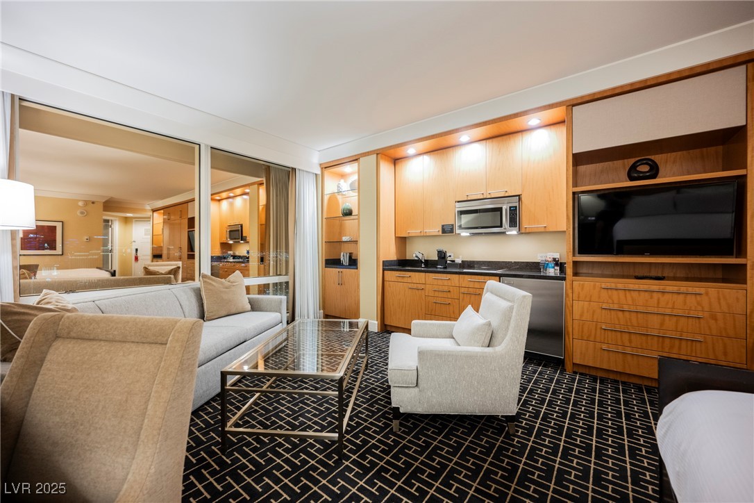 2000 N Fashion Show Drive 1623