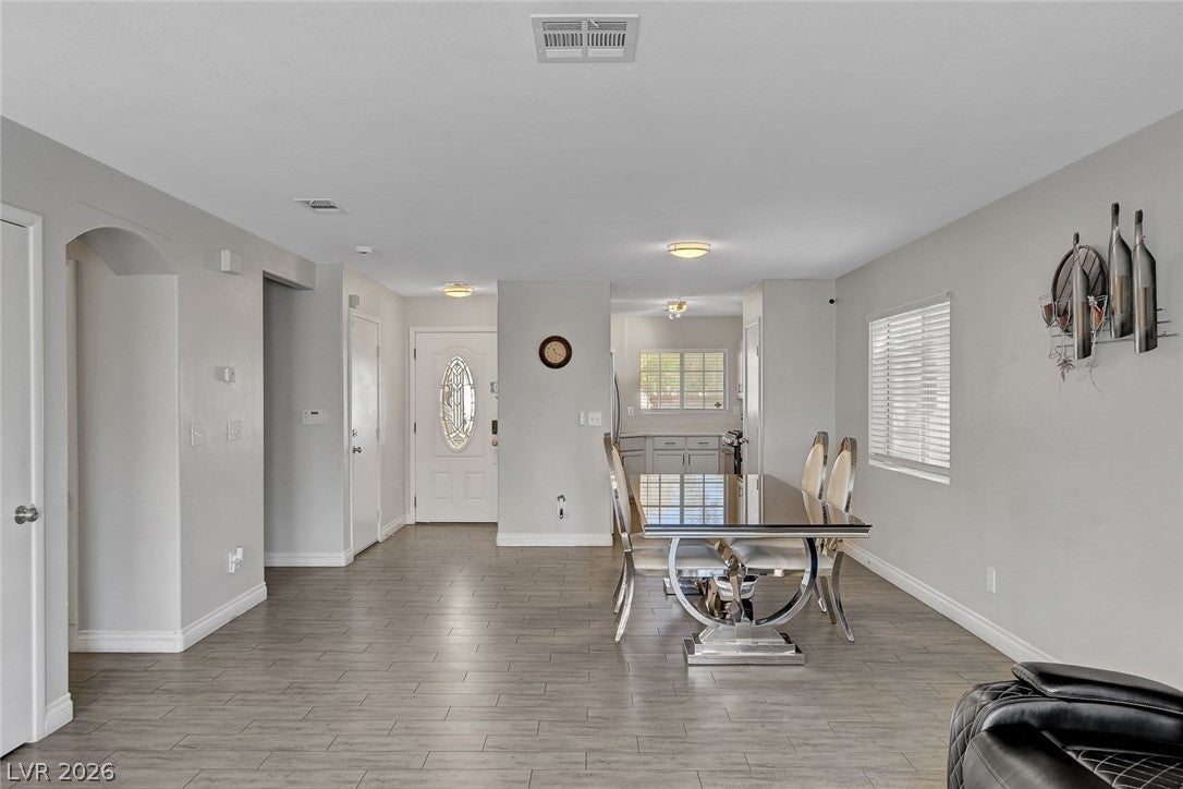 1017 Cliffbrook Hedge Avenue