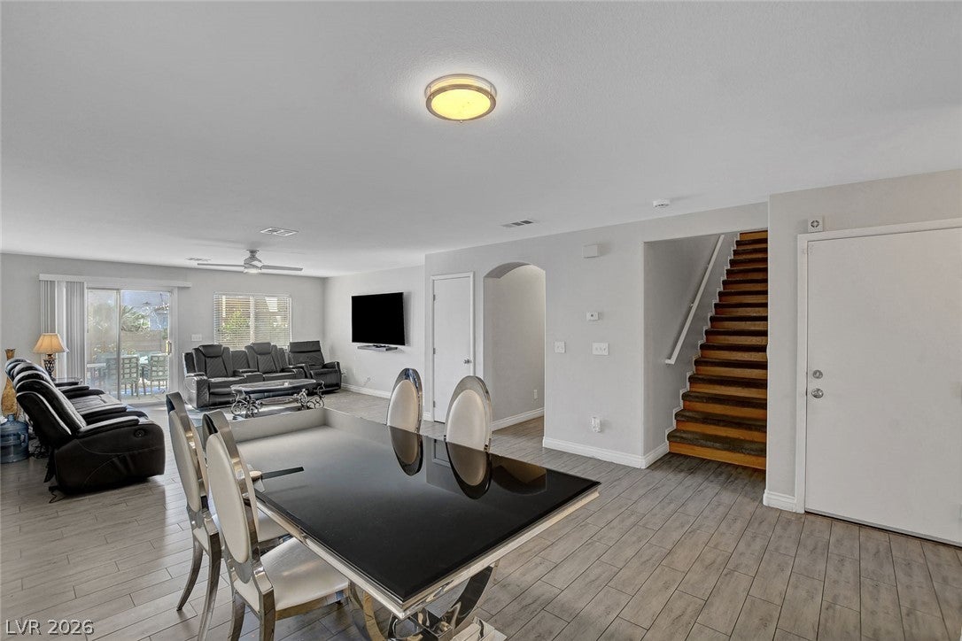 1017 Cliffbrook Hedge Avenue